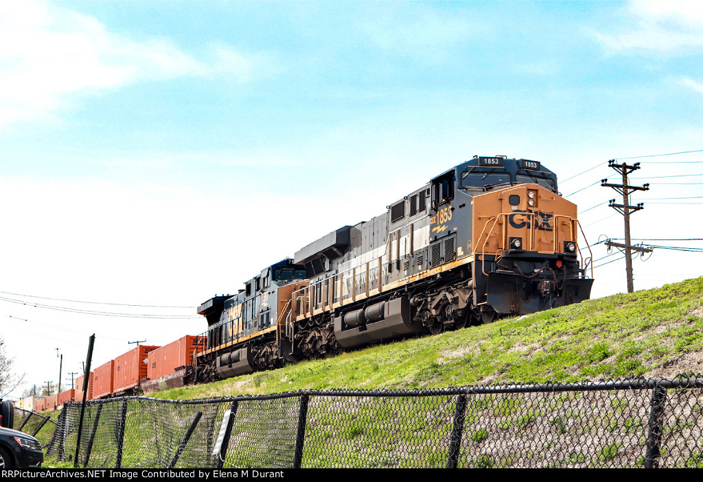 CSX 1853 on I-157